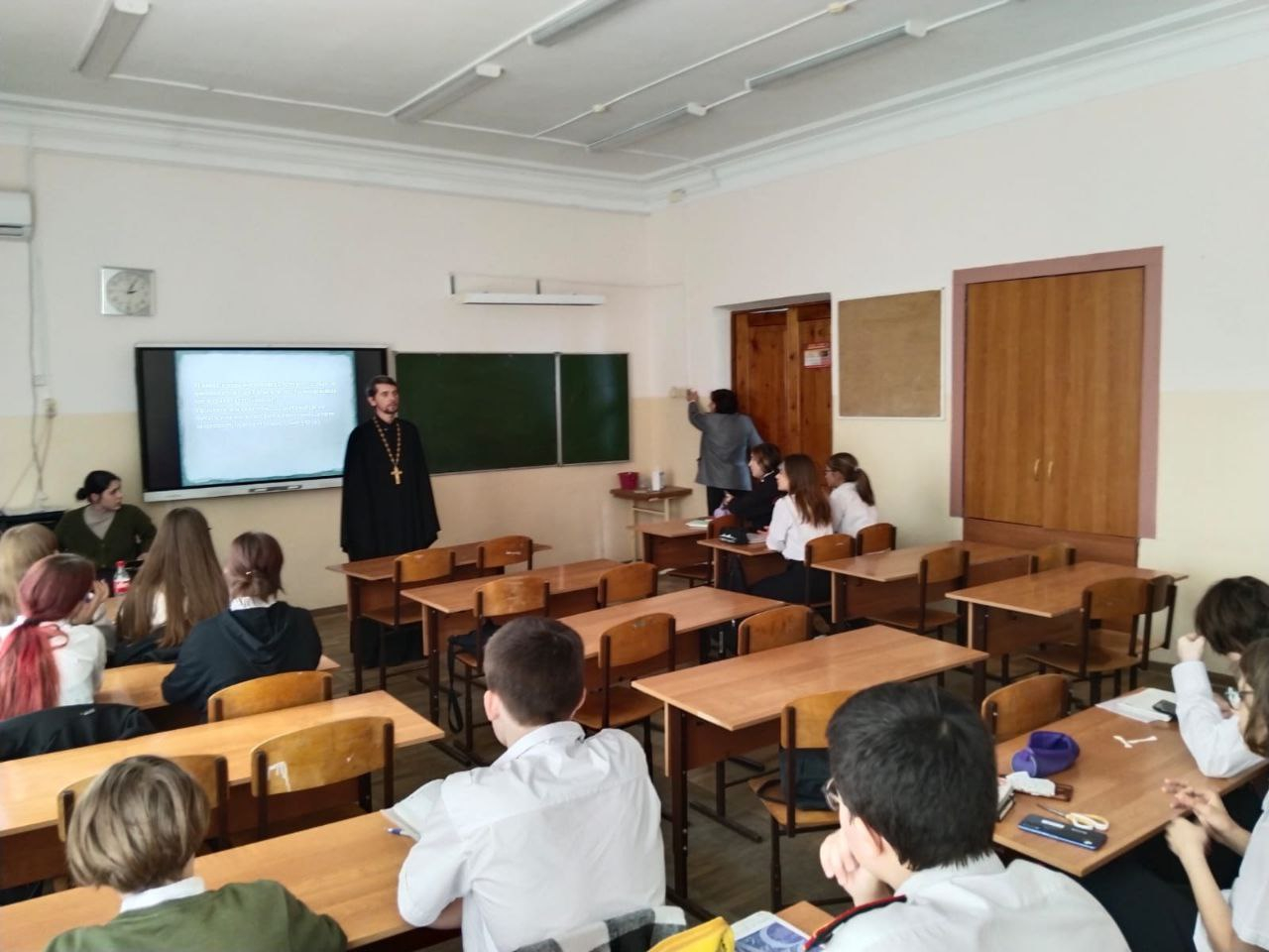 Отец Александр Шигалев беседовал со школьниками на тему 